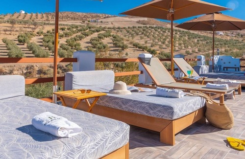 Santa Cruz del Comercio Villa | The Amparo of Granada Santa Cruz del Comercio by Ruralidays