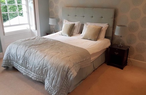 Amesbury Hotel | The Antrobus Hotel