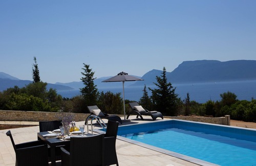 Meganisi Villa | Die Architektur ist ein perfektes Beispiel für die Schönheit in einem typisch ionischen Stil