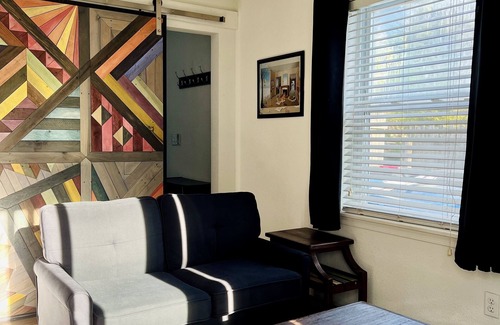 Northeast Virginia Beach Haus | The Art Door only minutes from beach