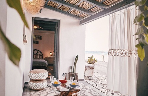 Aigialeia Hütte | Schönes rustikales Studio direkt am Meer + Dachterrasse! 3 Meter vom Strand entfernt