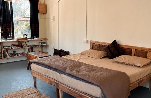 Bir Wohnung | The Attic Library - Cottage II