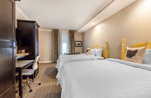 Aurora Hotel | The Aurora Inn