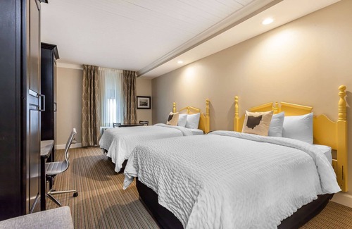 Aurora Hotel | The Aurora Inn