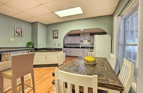 Stemley Haus | 'The B Haus' Lakefront Retreat w/ Boat Ramp!