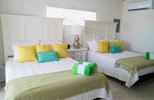 Colliers Bay Haus | The Banana Bird at Cottages