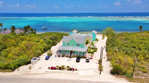 Colliers Bay Haus | The Banana Bird at Cottages