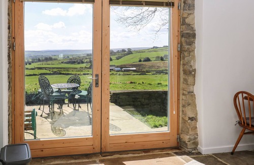Sowerby Bridge Hütte | THE BARN AT CROW HILL SHAW FARM, romantic in Sowerby Bridge