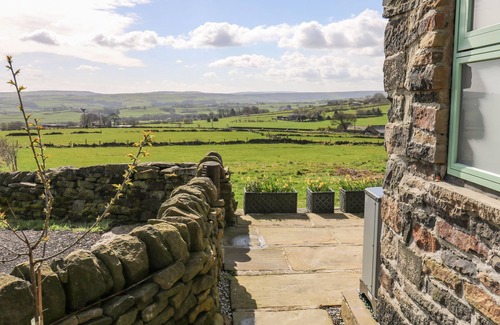 Sowerby Bridge Hütte | THE BARN AT CROW HILL SHAW FARM, romantic in Sowerby Bridge