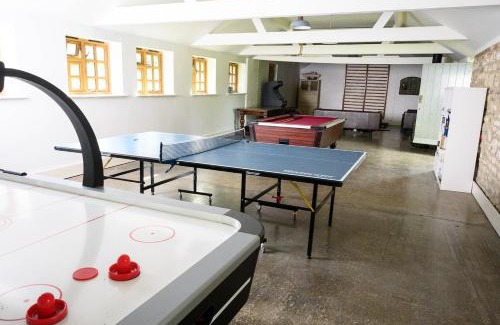 Battle Haus | The Barn House - Swimming Pond,Jacuzzi,Chicks!