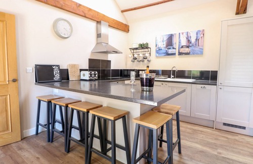 Felmingham Haus | THE BARNHOUSE, pet friendly, with a garden in North Walsham