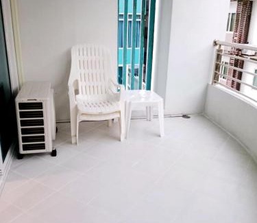 Ban Bang Saen Wohnung | The Beach Bangsaen Condo 327-27