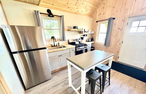 Troy Kabine | The Beach Bum | Modern Cabin on the Sand