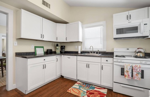 Cape Charles Haus | The Beach Peach - Downtown location with new charm!