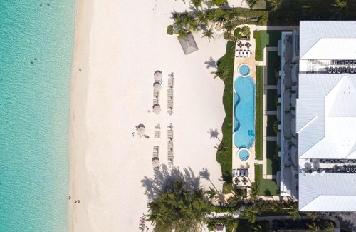 Seven Mile Beach Wohnung | The Beachcomber - Oceanfront Penthouses by Grand Cayman Villas & Condos