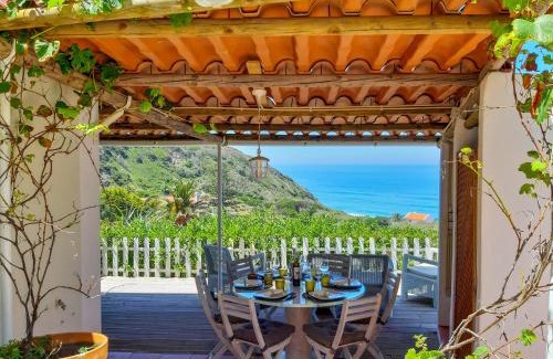 Colares Haus | The Beachfront Casa da Rampa