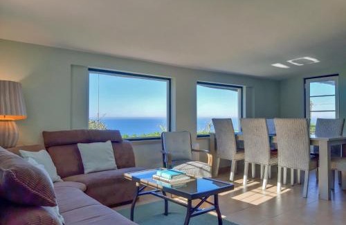 Colares Haus | The Beachfront Casa da Rampa
