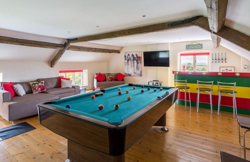 Westbury-on-Severn Villa | The Bell and Flamingo