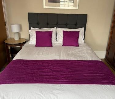 Cheltenham Hotel | The Bell Inn