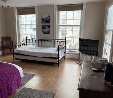 Cheltenham Hotel | The Bell Inn