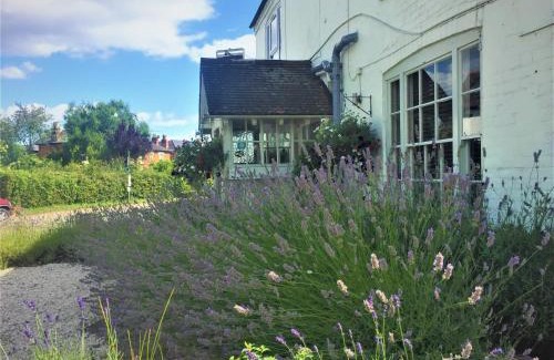Lower Wick Bed & Breakfast | The Bell Inn