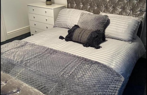 Tredegar Hotel | The Belle Vue Through The Looking Glass