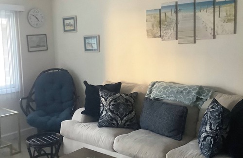 Mantoloking Eigentumswohnung | The best of both worlds! One bedroom condo on the beach with heated pool!