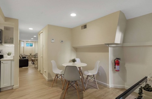 Cardozo Wohnung | NEW Classy Dupont-Logan Apt + Parking & Patio