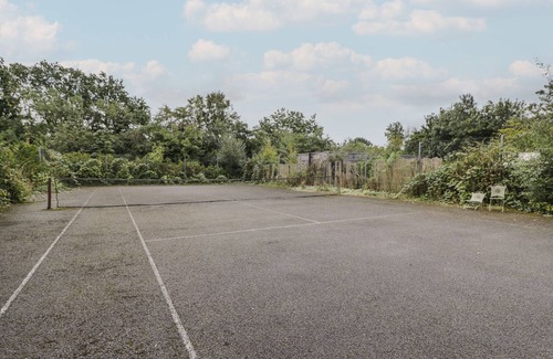 Malmesbury Hütte | THE BIG BOX BRANDEERS, pet friendly, with open fire in Minety