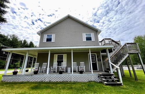 Grawn Haus | BUCHEN SIE JETZT!! Cottage auf 5 Acre Private Resort mit 350 'Ente See Frontage.