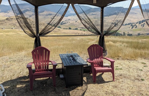 Plains Wohnmobilvermietung | The Bigfoot Dome with spectacular views in charming Plains, Montana.