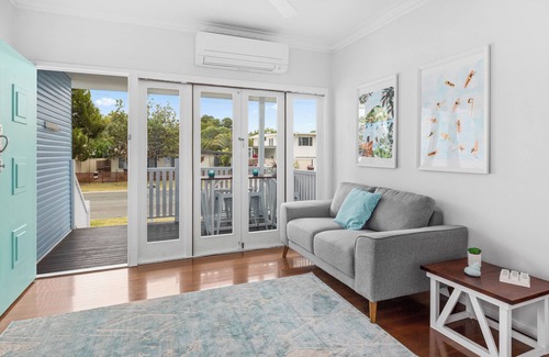 Woorim Haus | The Blue Beachside Bungalow