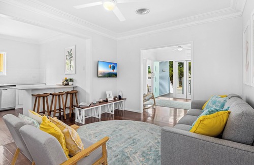 Woorim Haus | The Blue Beachside Bungalow