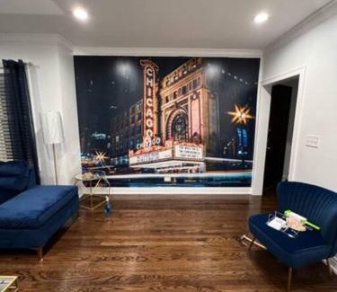 North Mayfair Wohnung | The Blue Golden Luxury Modern 3- Bedroom Apartment in Chicago