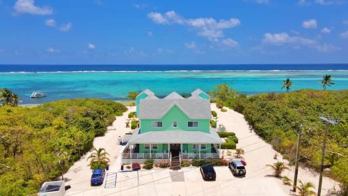Colliers Bay Haus | The Blue Iguana at Cottages