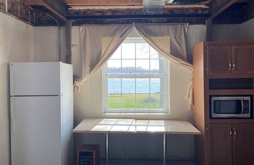 Kendall Hütte | The Blue Swan- Cottage on Swan Lake in Allegan, MI