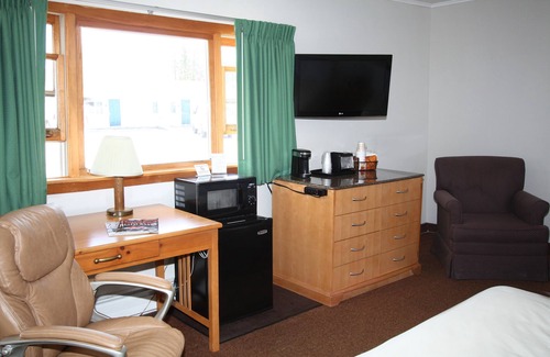 Machias Hotel | The Bluebird Motel