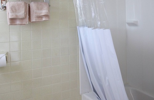 Machias Hotel | The Bluebird Motel