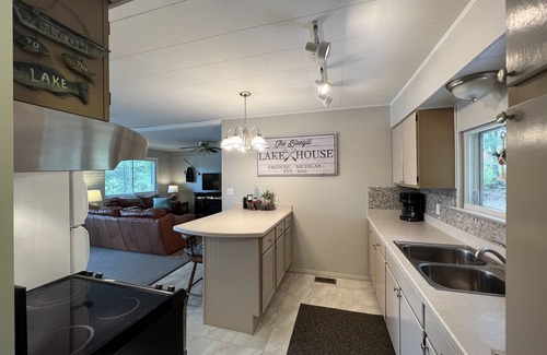 Frederic Hütte | The Bluegill Lake House- A Peaceful and Relaxing Getaway