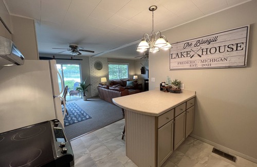 Frederic Hütte | The Bluegill Lake House- A Peaceful and Relaxing Getaway