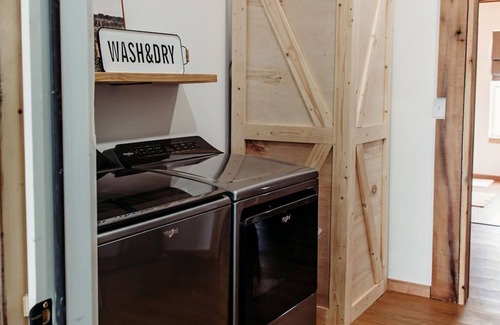 Jonesville Sonstige | The Bluegrass Barndo - Brand New Farmhouse - 8 Acres - Near Ark - Pet Friendly