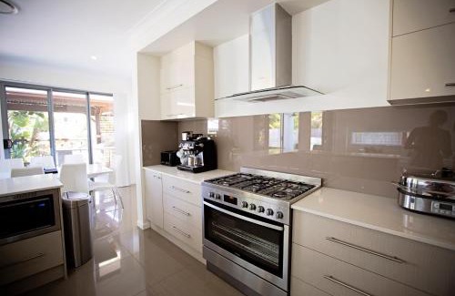 Mount Coolum Haus | THE BOARDWALK Relaxing Beachside Family Entertainer