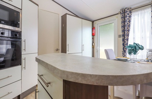 St Leonards-On-Sea Hütte | THE BOATHOUSE, pet friendly, with pool in St Leonards-On-Sea