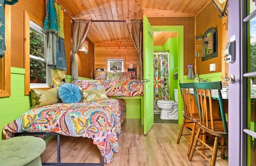 Kerns Hotel | The Boho - Custom Tiny Home w/ Bohemian Vibe