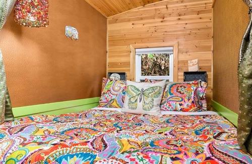 Kerns Hotel | The Boho - Custom Tiny Home w/ Bohemian Vibe