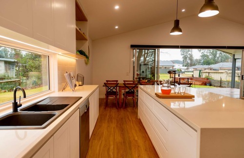 Porepunkah Haus | The Bonnie Ray - This brand new gem is a masterpiece of style and design.