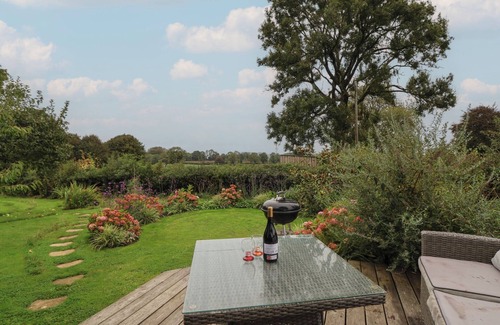 Zeals Hütte | THE BOTHY, pet friendly, with open fire in Mere