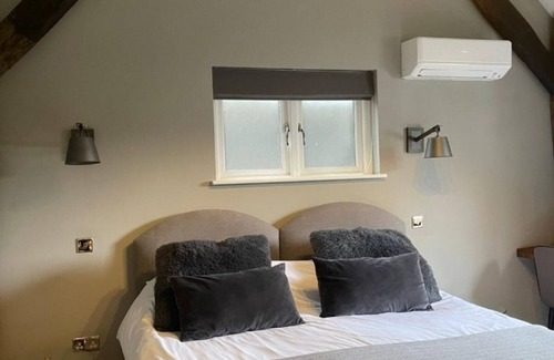 Meldreth Bed & Breakfast | The British Queen