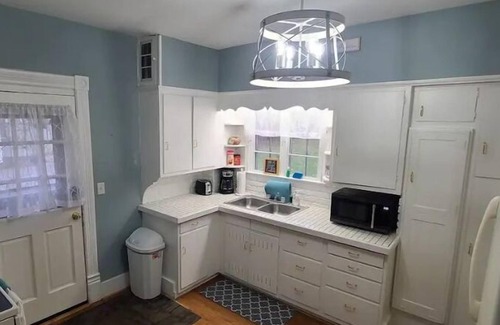 Albion Haus | The Briton - Historic 1890 Victorian, First Floor