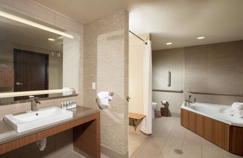 Columbia Hotel | The Broadway Columbia - a DoubleTree by Hilton